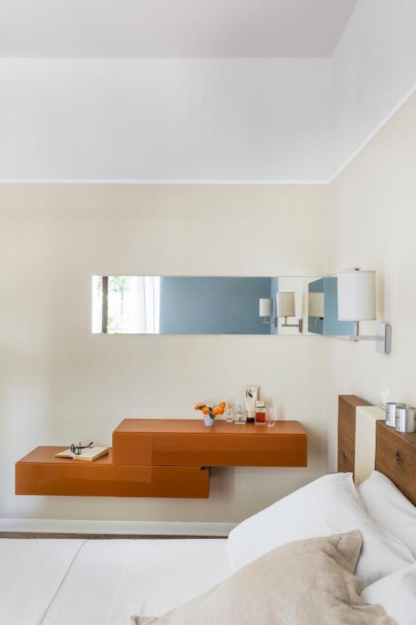 Two-Bedroom Apartment Comfort,1032740333:JPEG